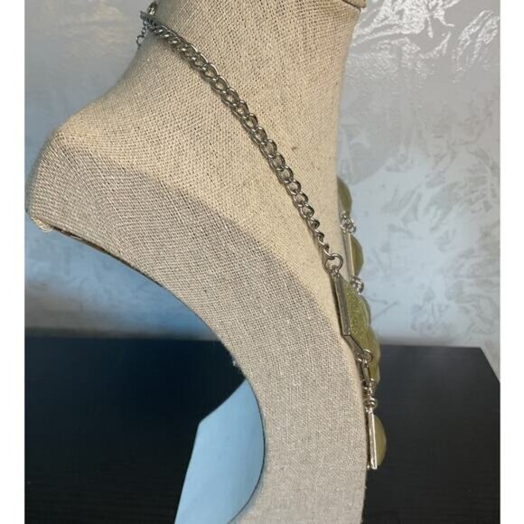 Jennifer Lopez Vintage Inspired Silver Chain Geometric Green Glitter Necklace - Picture 4 of 5